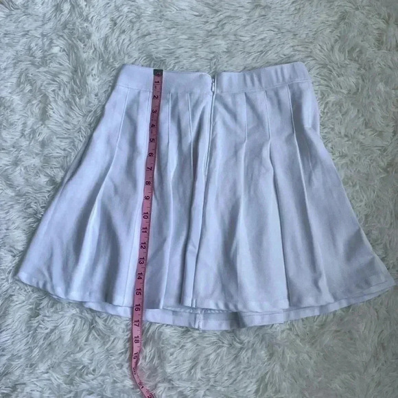 Hollister ultra high rise white pleated skirt. Size Small. - Picture 4 of 5